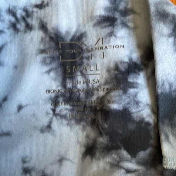 COPY - DYI Blue Tie Dye High Rise Yoga Pants Leggings S read - Picture 3 of 7